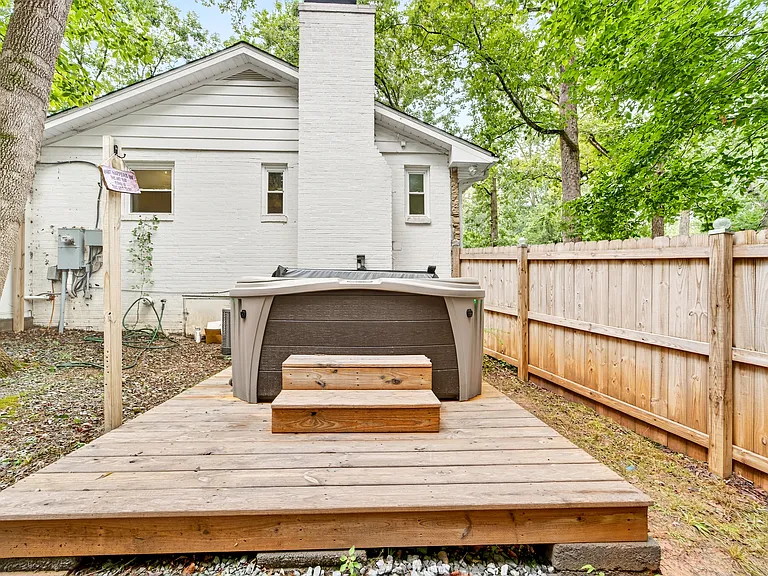 102 Nottingham Ln — Photo 33