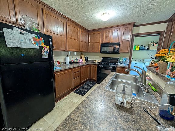 4th image of 29319 Maple Dr