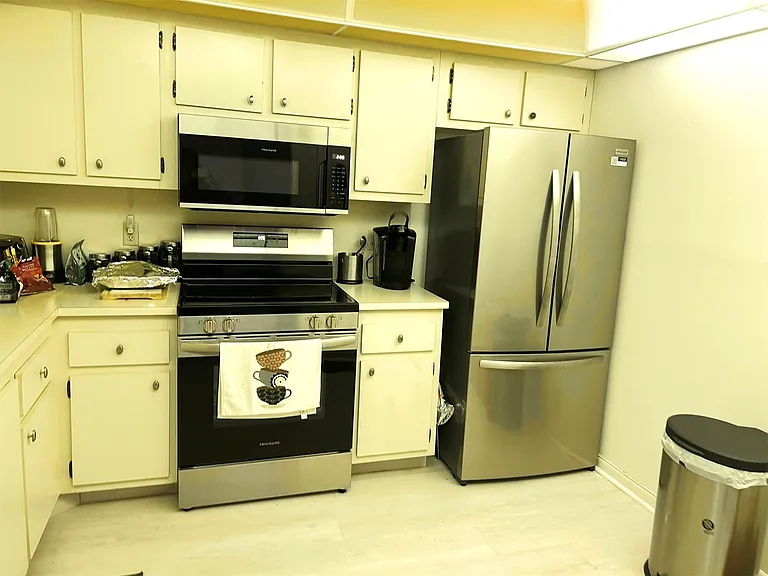 1902 Bermuda Cir #G2 — Photo 6