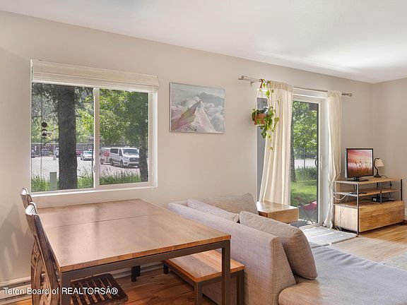 5th image of 67 Virginian Ln #2