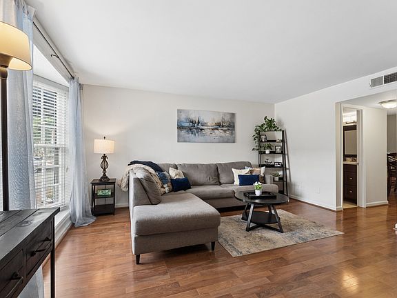 4th image of 114 Acklen Park Dr APT 5