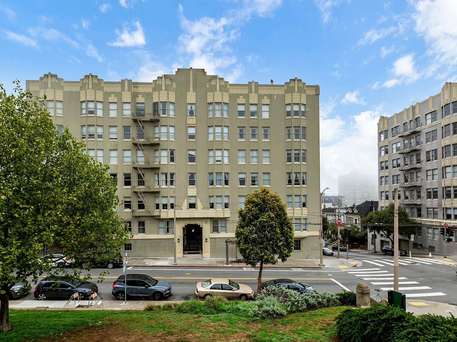 1900 Gough — Photo 1