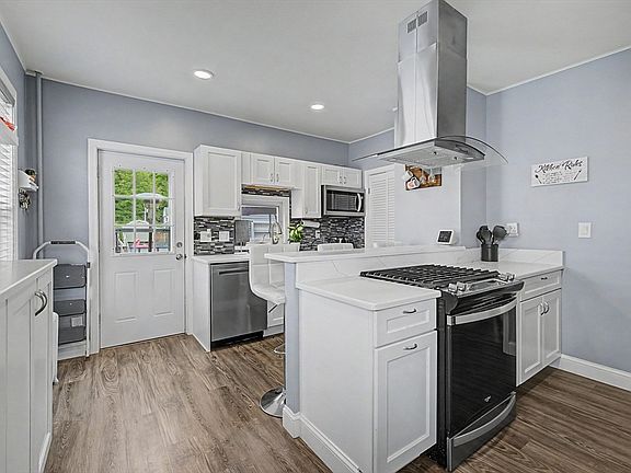 5th image of 21 Dexter St