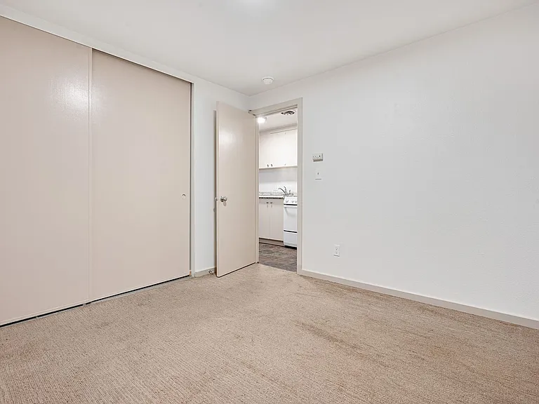 Malabar Apartments — Photo 15