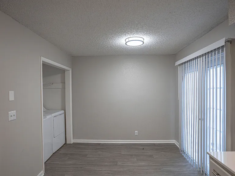 Willow Apartments — Photo 31