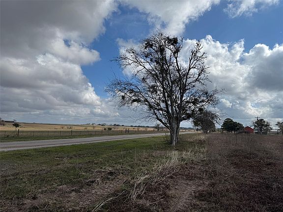 3rd image of 1050 County Road 201