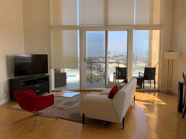 Suite #24 - Corner Room Premium Split-Level Loft