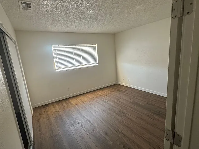 21089 Klamath Rd — Photo 12