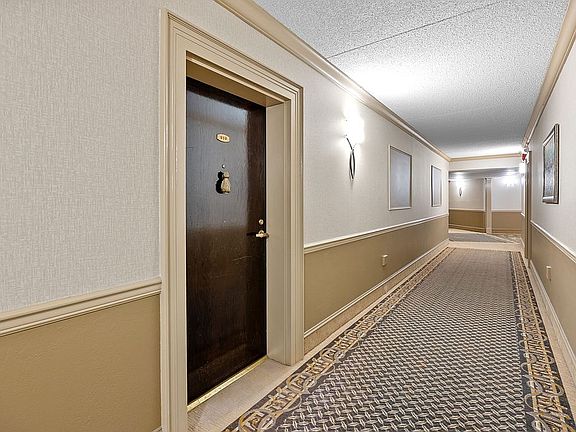 5th image of 10919 Valley Forge Cir #919
