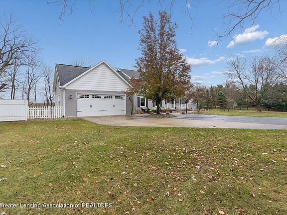 3rd image of 1880 Culver Hill Dr