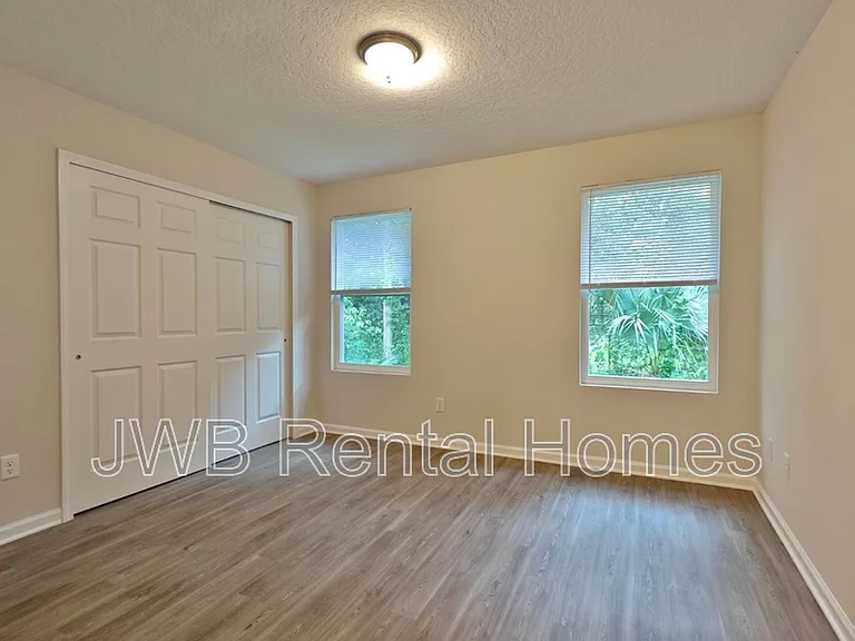 1740 W 9th St — Photo 9