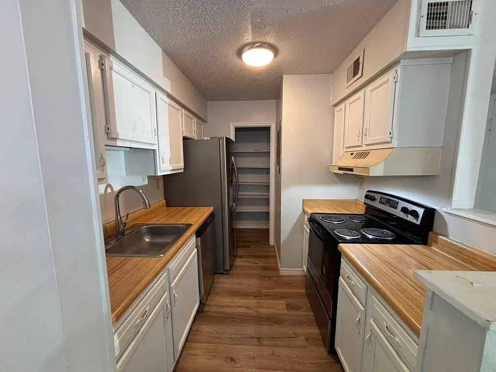 1250 Henckley Ave — Photo 2