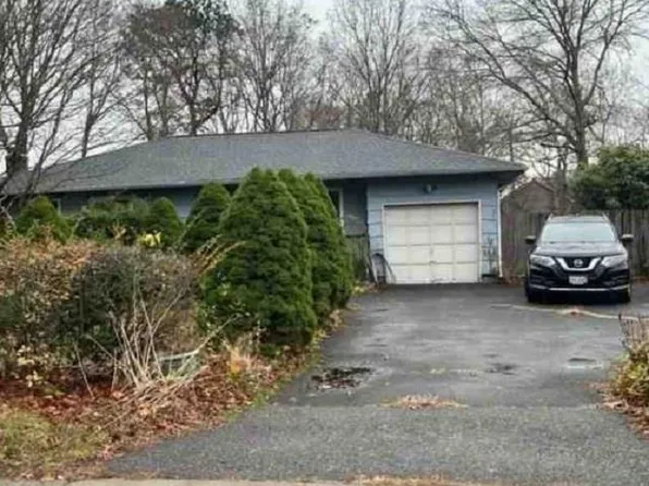 30 SOMERSET Avenue, Mastic, NY 11950