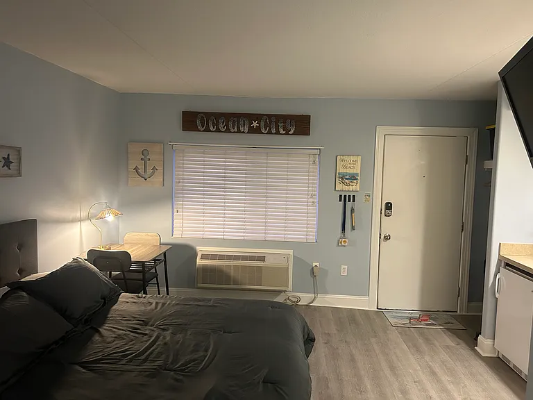 900 Wesley Ave — Photo 5