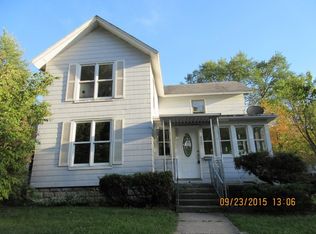 920 W 4th St, Dixon, IL 61021