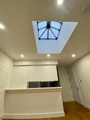 Rented by Suzuki Capital LLC | media 4