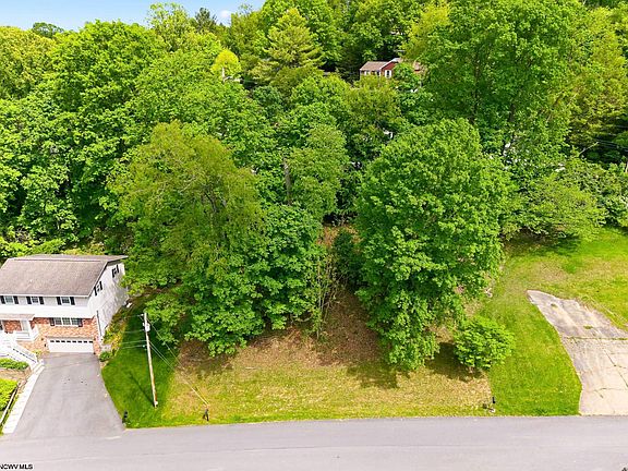 2nd image of 104 Forest Dr