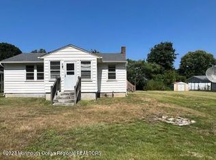 6 Earley Dr, New Egypt, NJ 08533