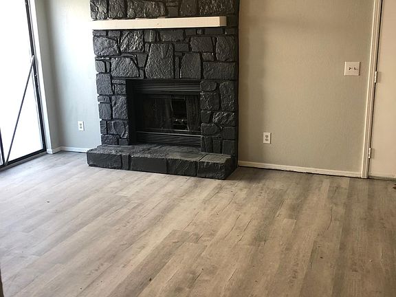 Living Room with fireplace