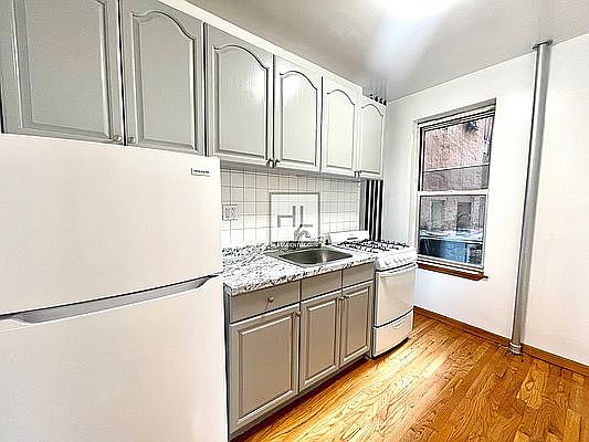 1st image of 328 E 9th St #14A