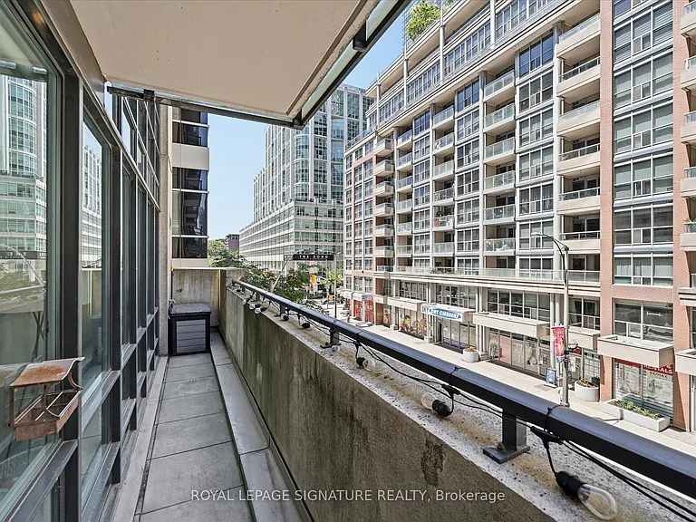 263 Wellington St W #301 — Photo 20