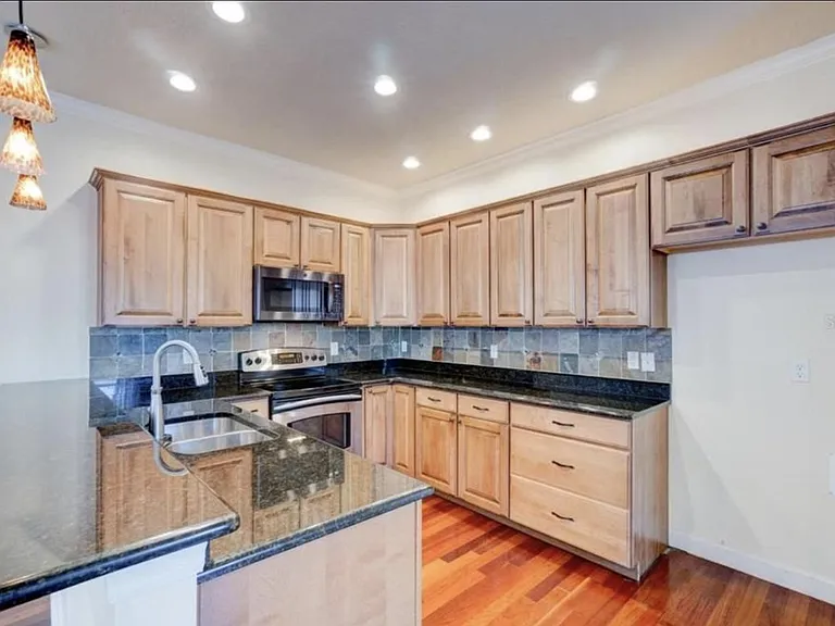 1443 Harmon Ave — Photo 9