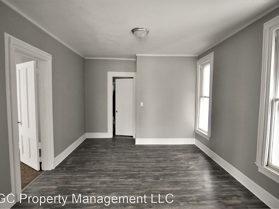 1st image of 124 Henry St #1