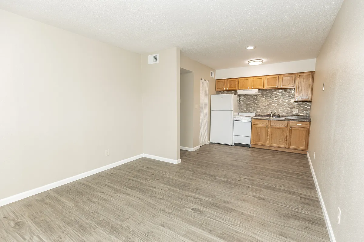 Building Photo - 2130 E Crawford Ave #1