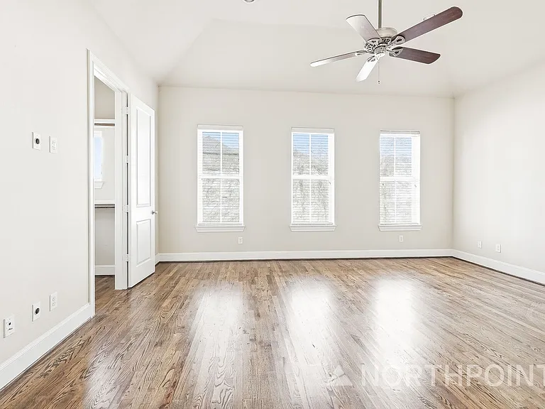 2710 Cohn Gdn — Photo 8