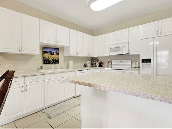 3rd image of 9621 Spanish Moss Way Unit 3815