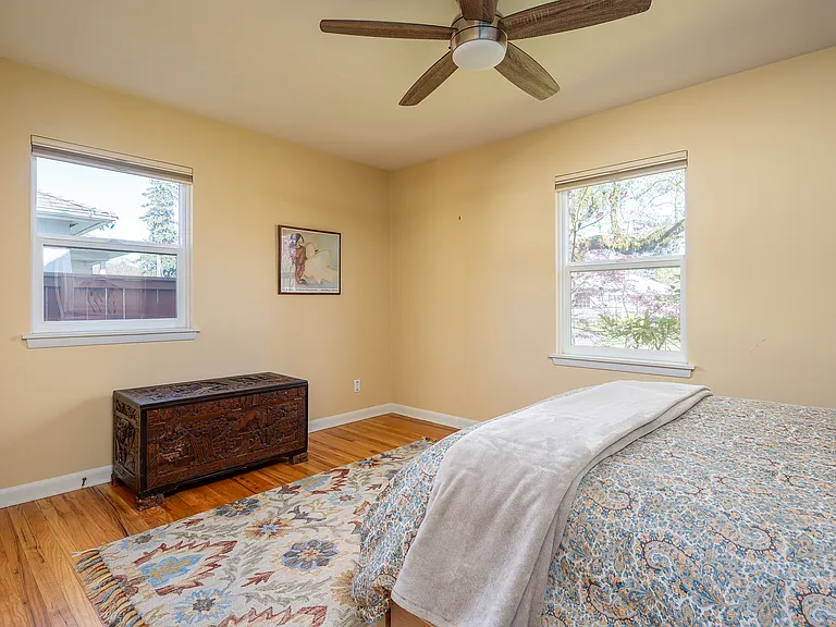 8922 SE Market St — Photo 13