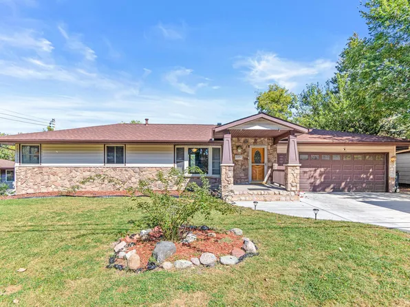 1337 Skywood Ln NE, Fridley, MN 55421