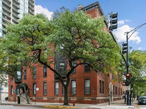 127 W Maple St, Chicago, IL