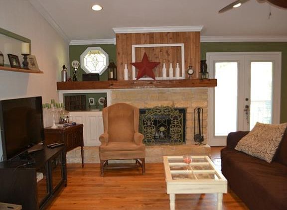 3rd image of 2206 Castlewood Trl