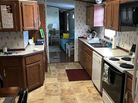 5th image of 105 Baywater Cir
