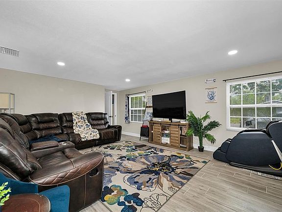 4th image of 801 Walnut Dr