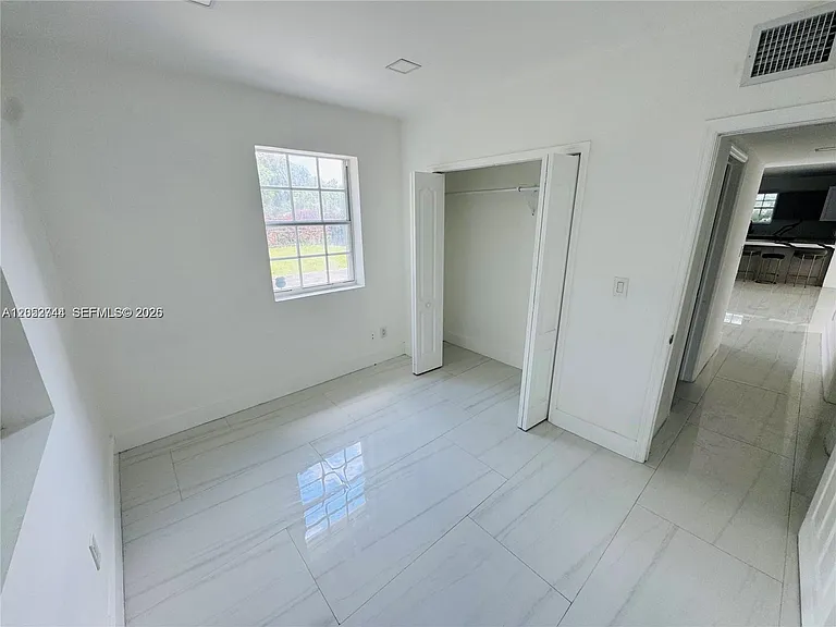 516 La Villa Dr — Photo 10