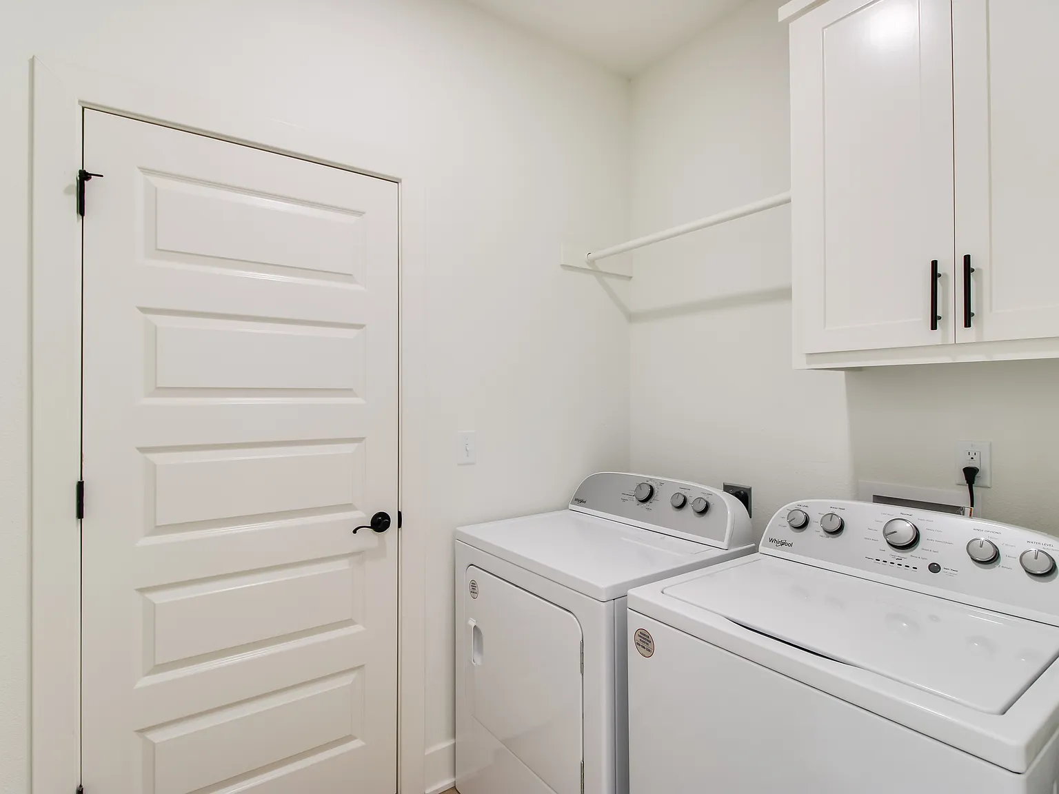 3 bed, 1905 sqft, $2,325 — Photo 2