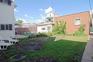 2nd image of 1908 W Erie St