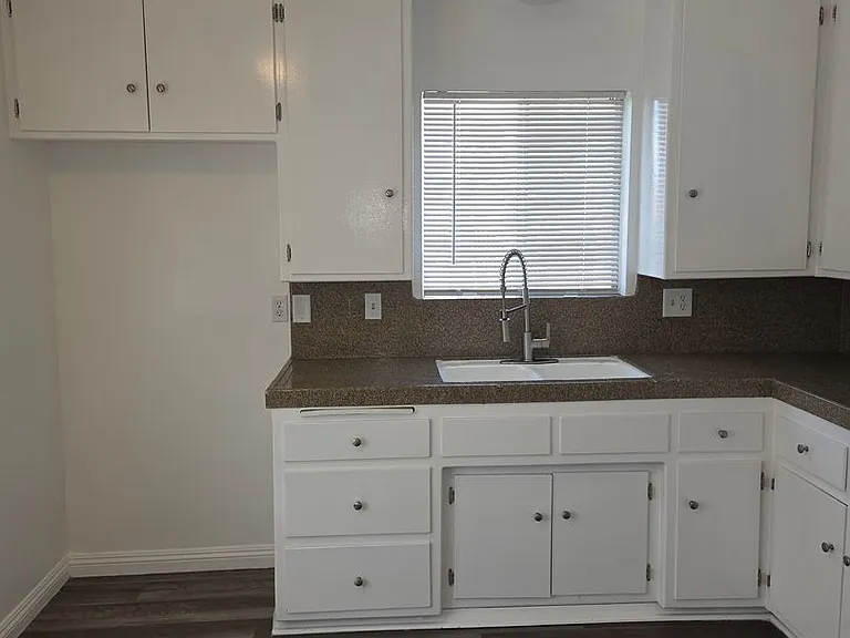 1376 E Date St — Photo 6