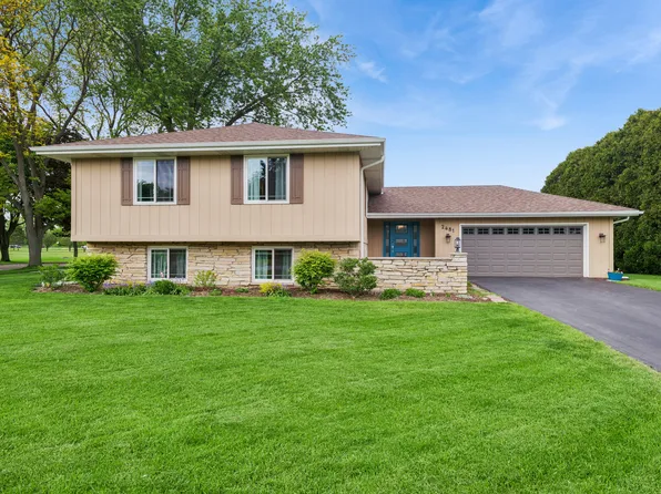 2481 Chatham Rd, Aurora, IL 60506