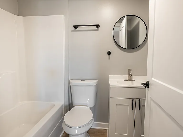 650 4th St NE #16 — Photo 8