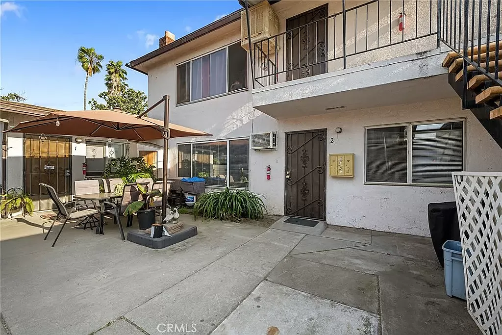 2 bed, 1100 sqft, $2,450 — Photo 1
