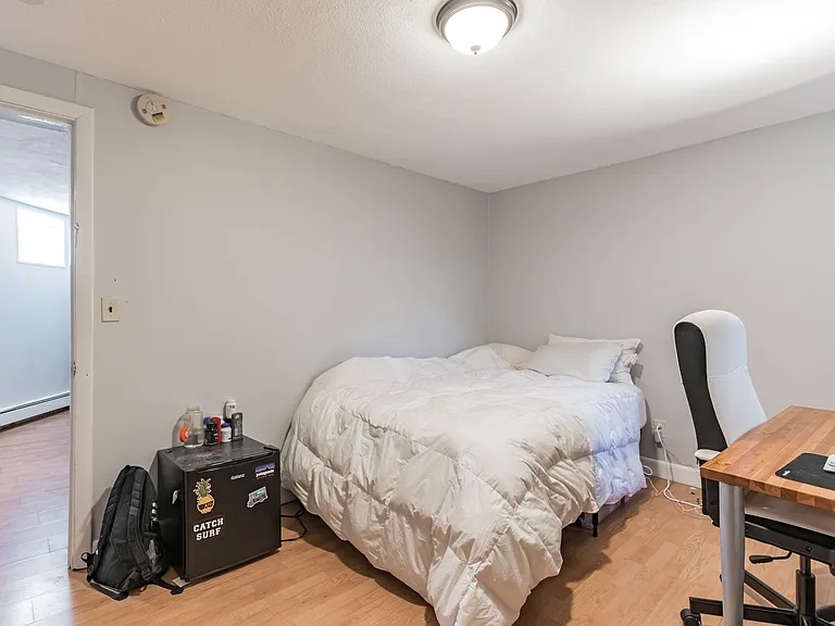141 Chiswick Rd #1B — Photo 17