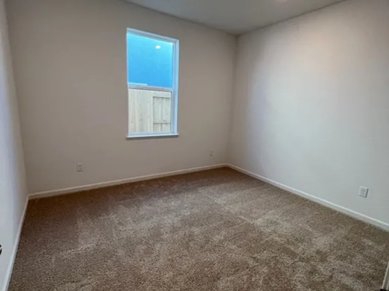 611 Brooklyn Ct — Photo 7