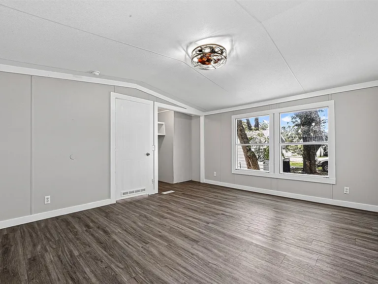 2122 Koster Rd — Photo 35