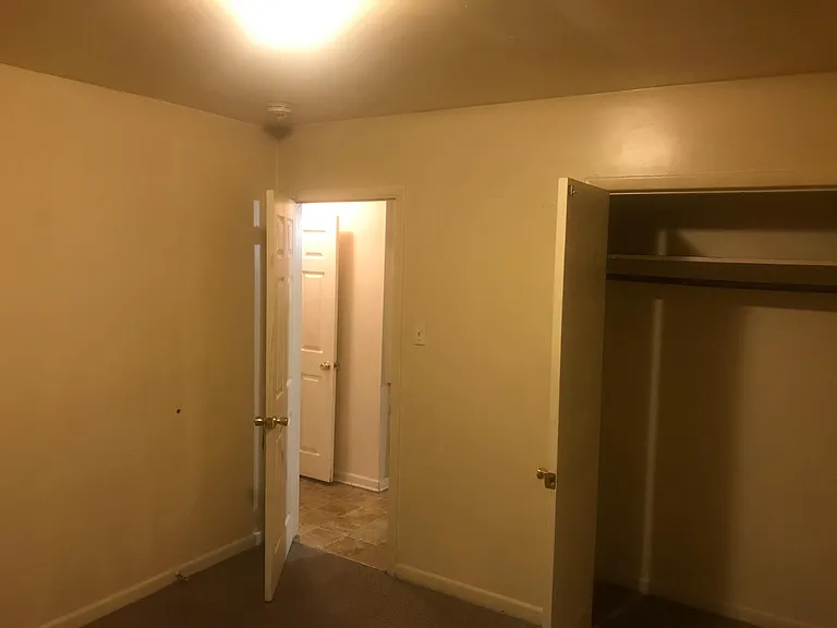 208 Wayne Ave — Photo 4