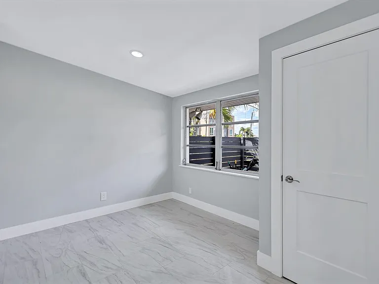 325 Capri Blvd — Photo 6