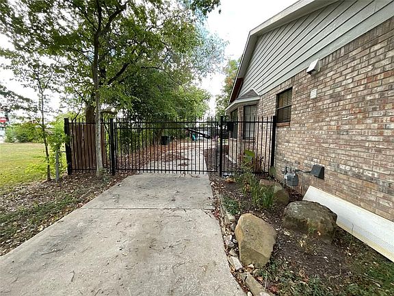 2nd image of 1730 Creek Dr