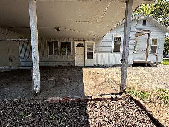 4th image of 758 Oak Ave